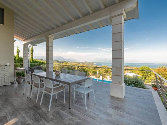 Villa Indipendente in vendita a Lonato, Lombardia