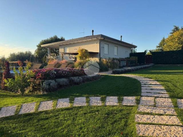 Villa Indipendente in vendita a Lonato, Brescia