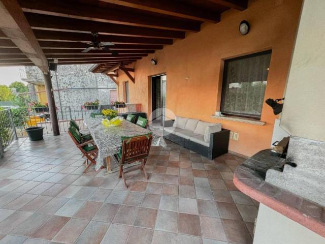 Villa Indipendente in vendita a Lonato, Lombardia