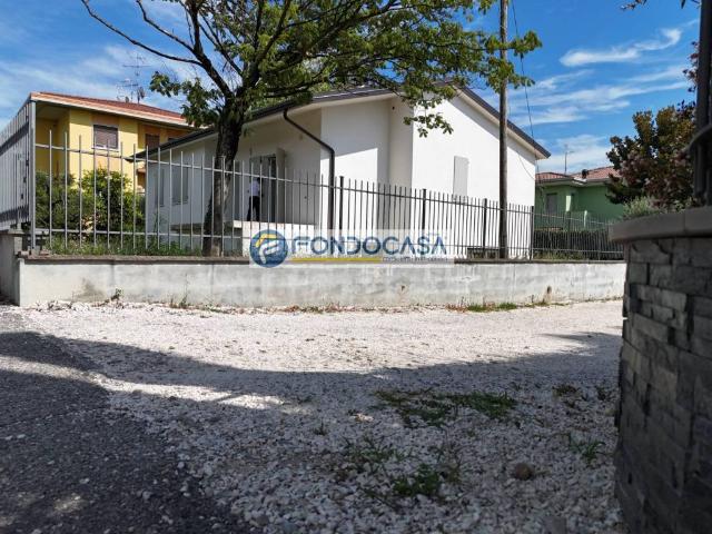 Villa Indipendente in vendita a Lonato, Brescia
