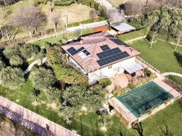 Villa Indipendente in vendita a Lonato, Brescia
