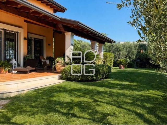 Villa Indipendente in vendita a Lonato, Lombardia