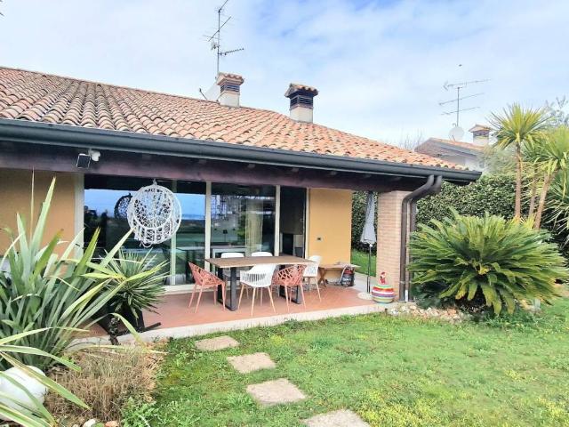 Villa Indipendente in vendita a Lonato, Lombardia