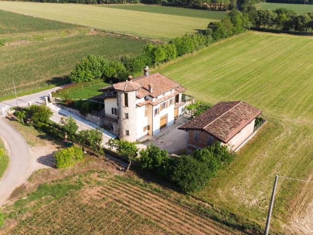 Villa Indipendente in vendita a Lonato, Brescia
