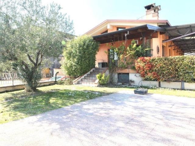 Villa Indipendente in vendita a Lonato, Brescia