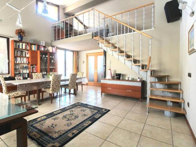 Villa Indipendente in vendita a Lonato, Lombardia