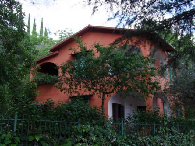 Villa Indipendente in vendita a Unione di Comuni Valdarno e Valdisieve, Londa