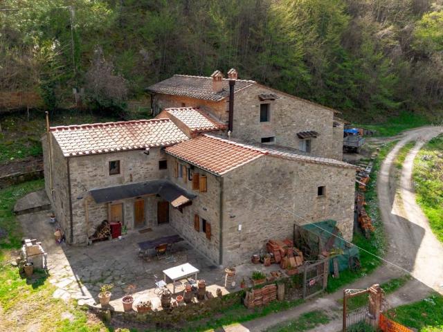 Villa Indipendente in vendita a Unione di Comuni Valdarno e Valdisieve, Londa