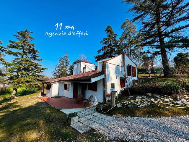 Villa Indipendente in vendita a Longiano, Reggio Emilia