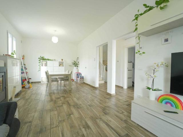 Villa Indipendente in vendita a Longiano, Reggio Emilia