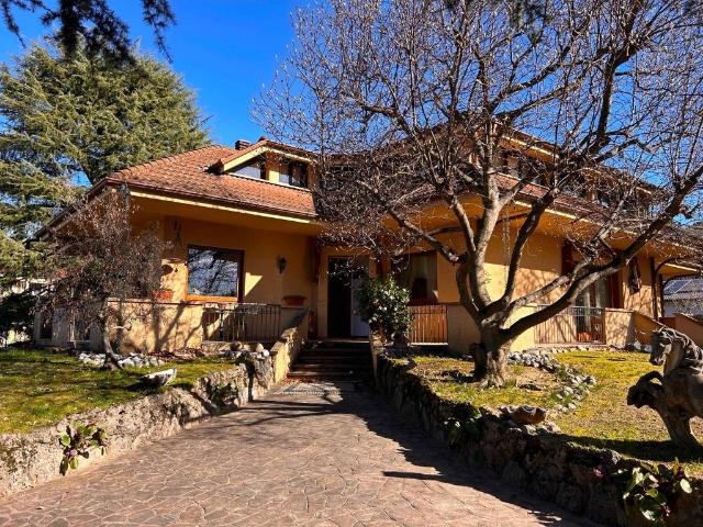 Villa Indipendente in vendita a Longone Al Segrino, Lombardia