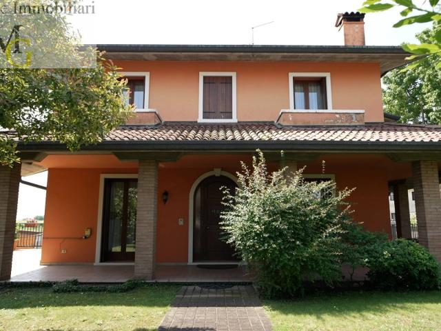 Villa Indipendente in vendita a Lonigo, Veneto