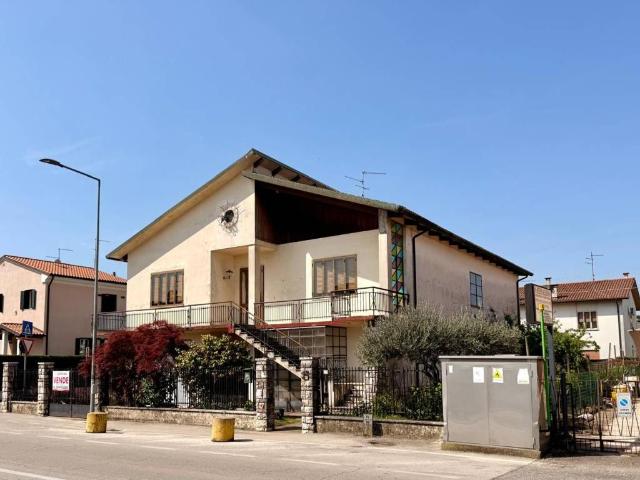Villa Indipendente in vendita a Lonigo, Veneto