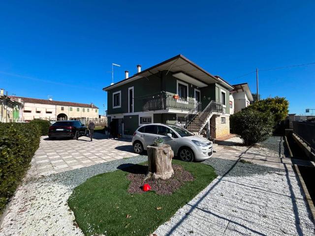Villa Indipendente in vendita a Madonna di Lonigo, Lonigo