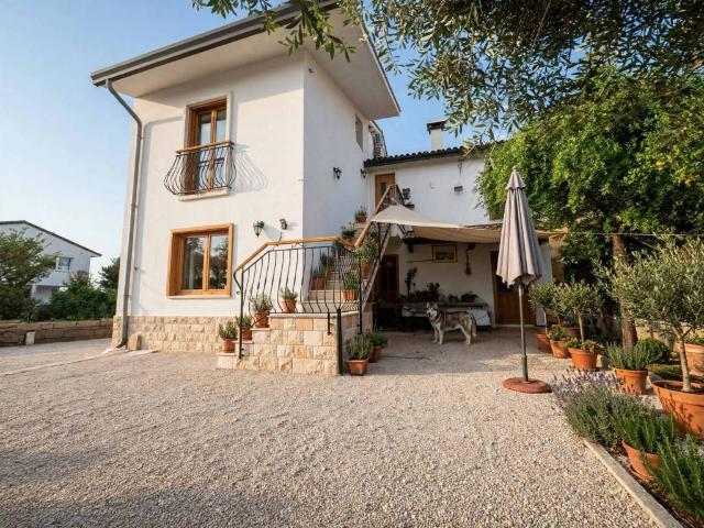 Villa Indipendente in vendita a Lonigo, Veneto