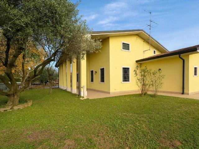 Villa Indipendente in vendita a Madonna di Lonigo, Lonigo