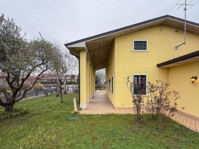 Villa Indipendente in vendita a Madonna di Lonigo, Lonigo