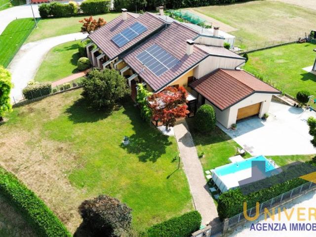 Villa Indipendente in vendita a Loreggia, Veneto