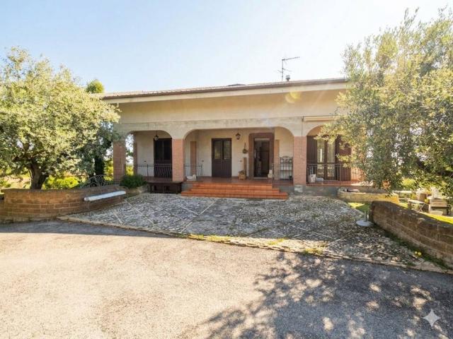 Villa Indipendente in vendita a Loreto Aprutino, Abruzzo