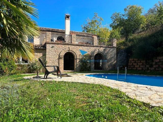 Villa Indipendente in vendita a Loreto Aprutino, Abruzzo