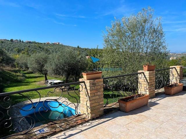 Villa Indipendente in vendita a Loreto Aprutino, Abruzzo