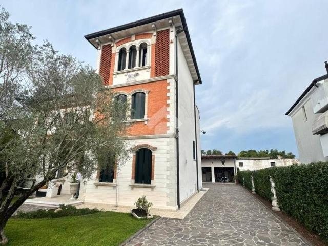 Villa Indipendente in vendita a Fonte, Loria