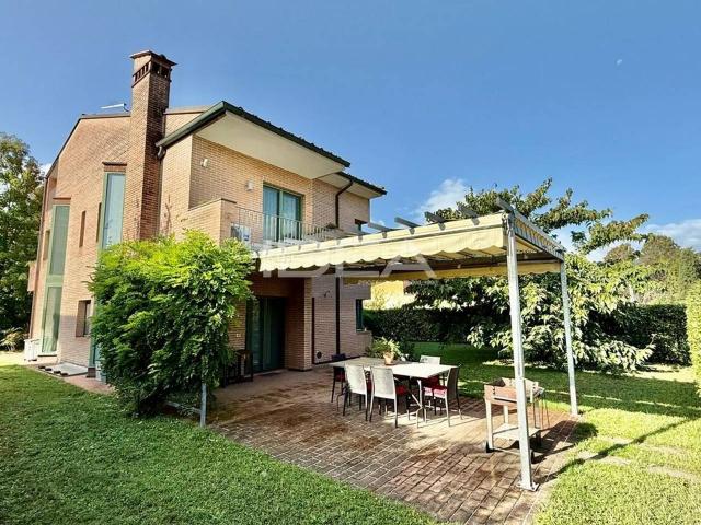 Villa Indipendente in vendita a Sant'Alessio, Bagni Di Lucca Ponte