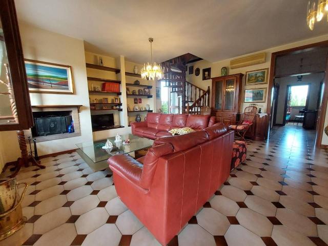 Villa Indipendente in vendita a San Quirico di Moriano, Bagni Di Lucca Ponte