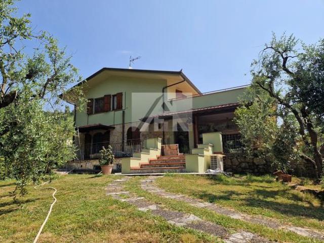 Villa Indipendente in vendita a Bagni Di Lucca Ponte, Toscana