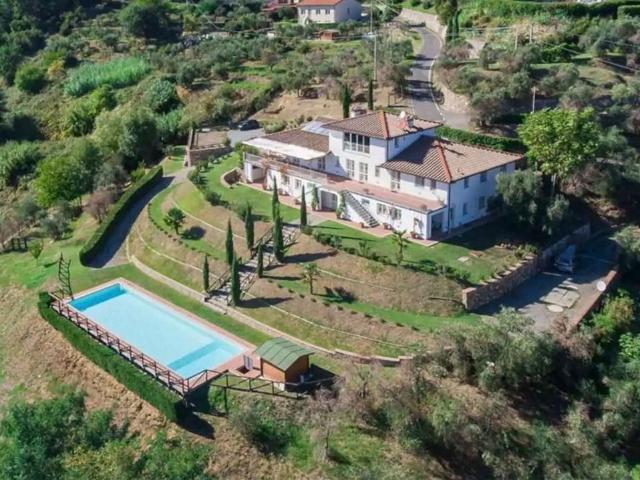 Villa Indipendente in vendita a Bagni Di Lucca Ponte, Toscana