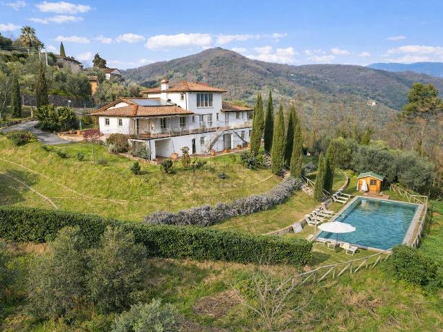 Villa Indipendente in vendita a Bagni Di Lucca Ponte, Toscana
