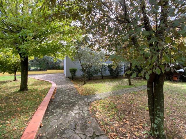 Villa Indipendente in vendita a Bagni Di Lucca Ponte, Toscana