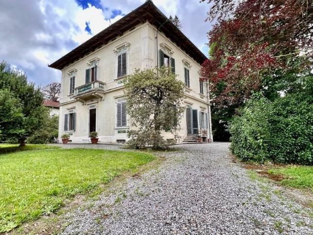 Villa Indipendente in vendita a Bagni Di Lucca Ponte, Toscana