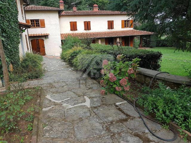 Villa Indipendente in vendita a Bagni Di Lucca Ponte, Toscana