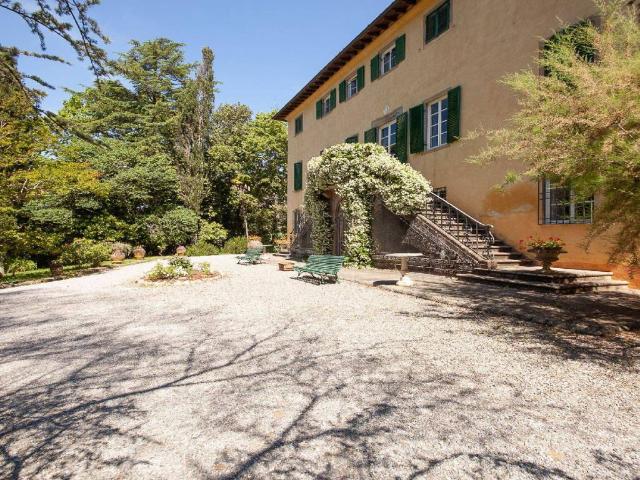 Villa Indipendente in vendita a Bagni Di Lucca Ponte, Toscana