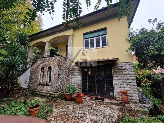 Villa Indipendente in vendita a Sant'Anna, Bagni Di Lucca Ponte