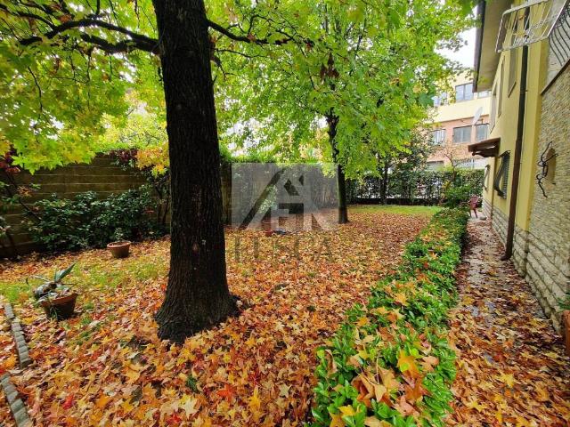 Villa Indipendente in vendita a Corte Dovichetti, Lucca