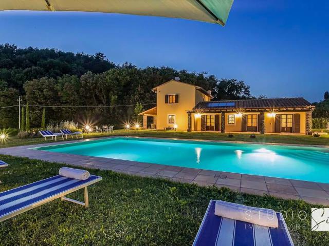 Villa Indipendente in vendita a Bagni Di Lucca Ponte, Toscana