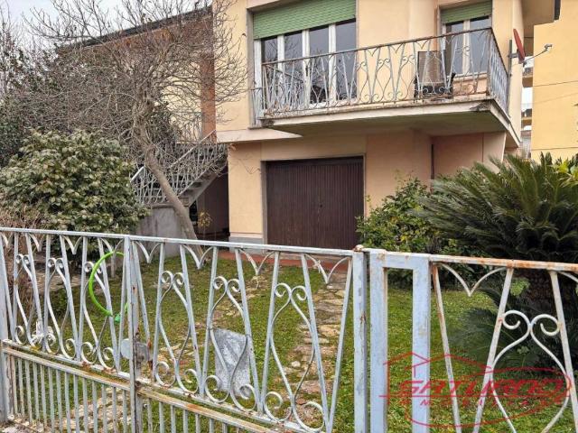 Villa Indipendente in vendita a Sant'Anna, Bagni Di Lucca Ponte