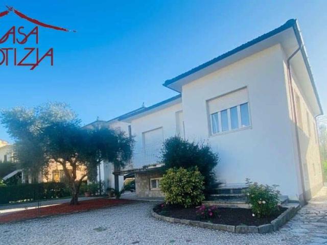 Villa Indipendente in vendita a Bagni Di Lucca Ponte, Toscana
