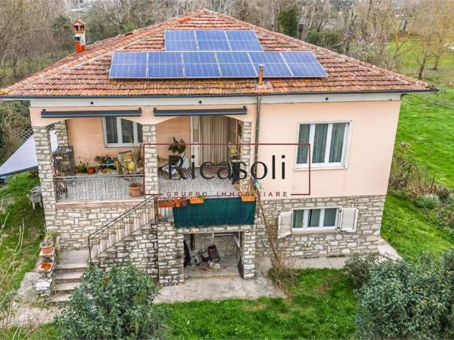 Villa Indipendente in vendita a Bagni Di Lucca Ponte, Toscana