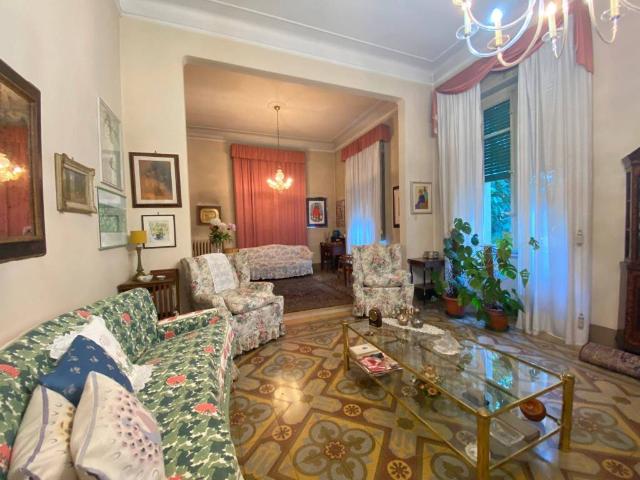 Villa Indipendente in vendita a Sant'Anna, Bagni Di Lucca Ponte