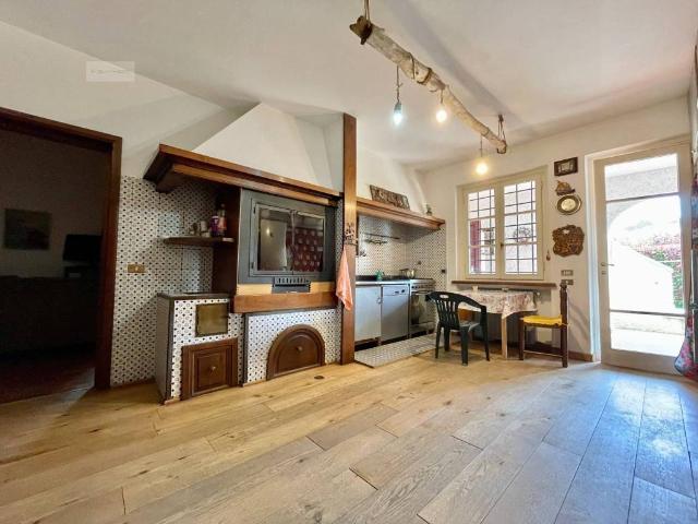 Villa Indipendente in vendita a Ponte San Pietro, Bagni Di Lucca Ponte