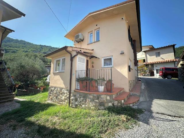 Villa Indipendente in vendita a Mastiano, Lucca