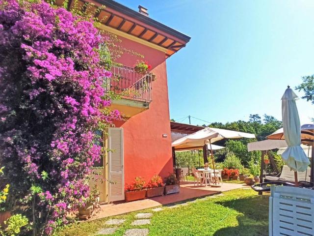 Villa Indipendente in vendita a Bagni Di Lucca Ponte, Toscana