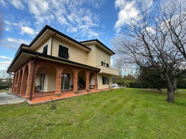 Villa Indipendente in vendita a Sant'Anna, Bagni Di Lucca Ponte