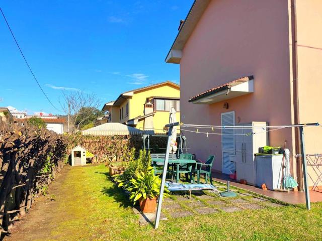 Villa Indipendente in vendita a Ponte San Pietro, Bagni Di Lucca Ponte