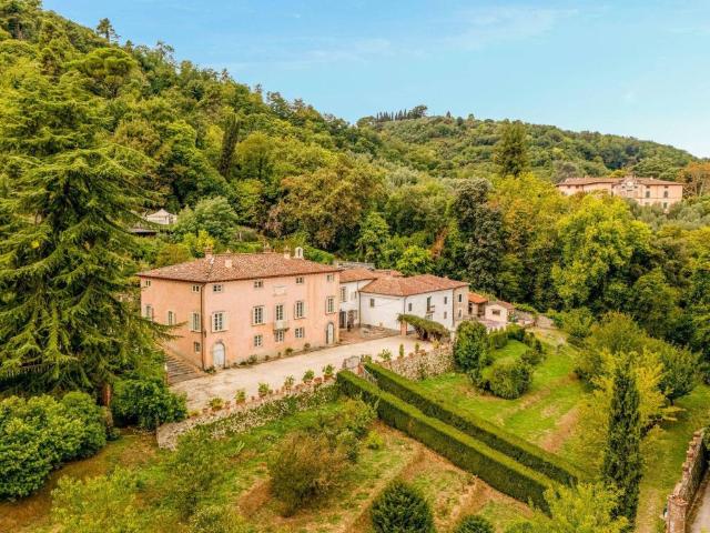 Villa Indipendente in vendita a Bagni Di Lucca Ponte, Toscana