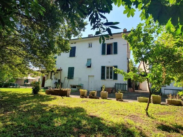 Villa Indipendente in vendita a Bagni Di Lucca Ponte, Toscana
