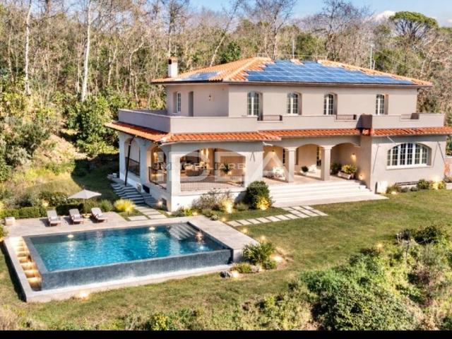 Villa Indipendente in vendita a Bagni Di Lucca Ponte, Toscana